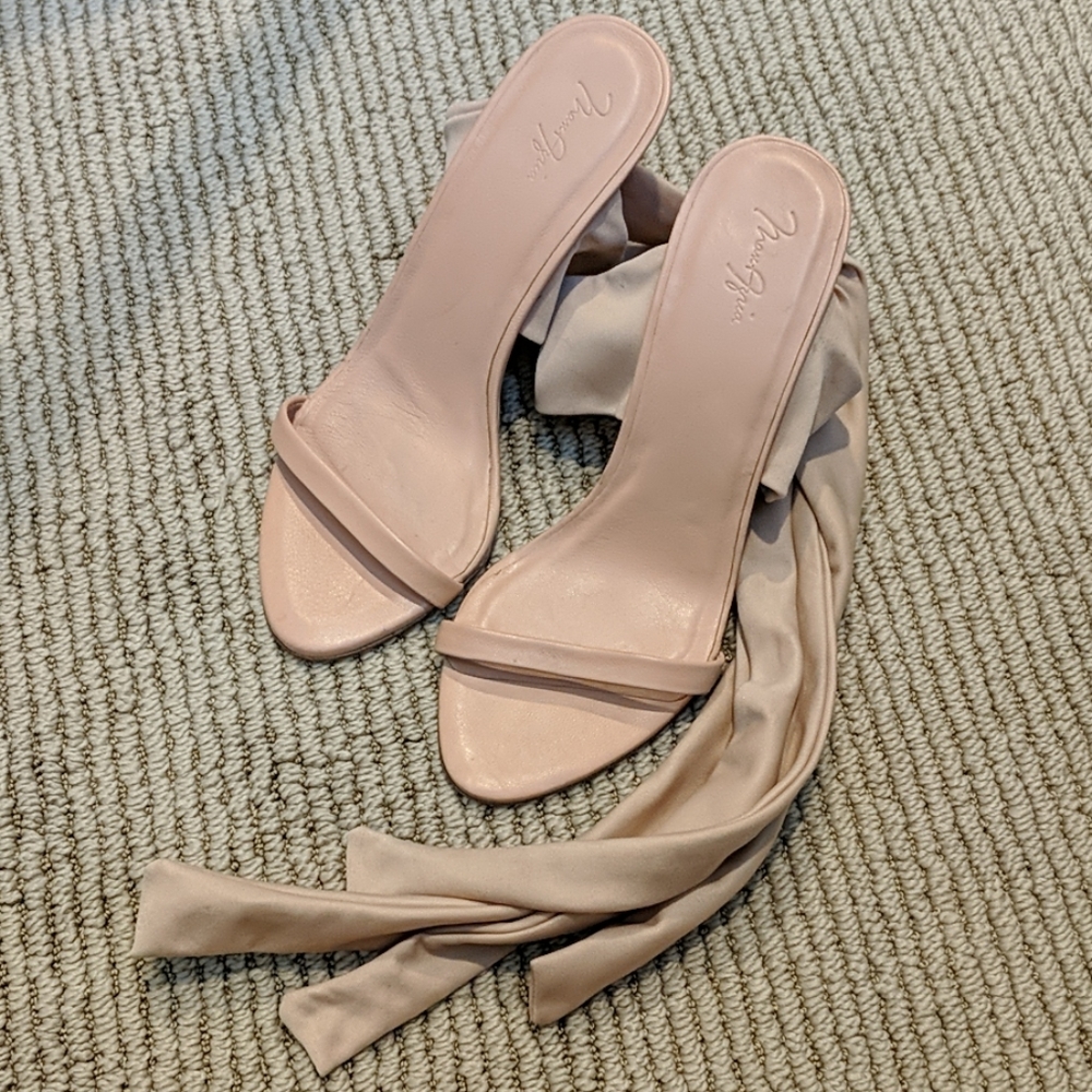Nude wedges with ribbon tie